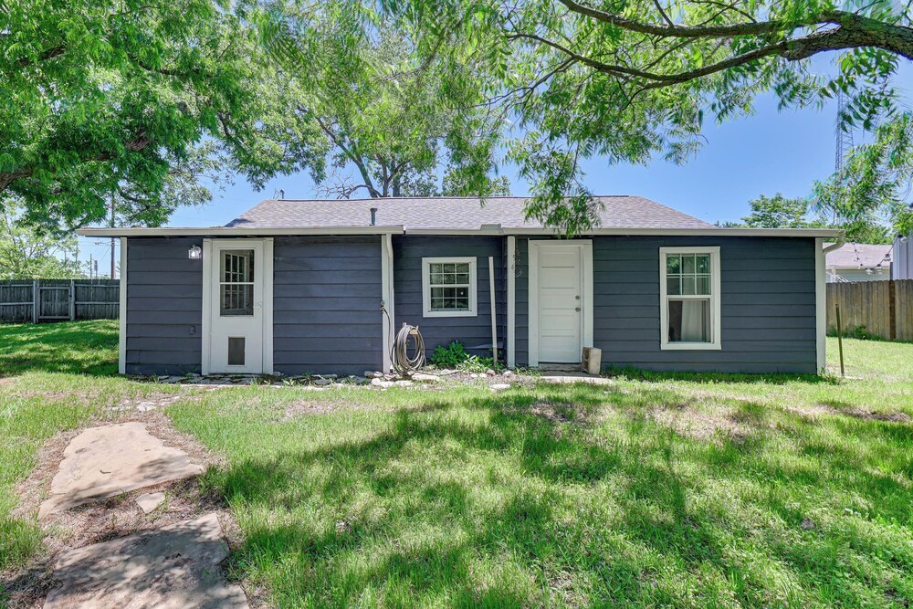 Pet-friendly Home w/ 1-acre Yard in Aubrey