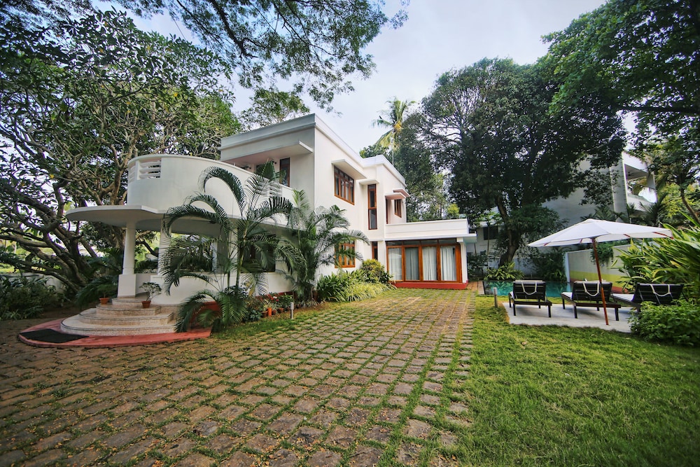 Beach Gate Bungalows CGH Earth