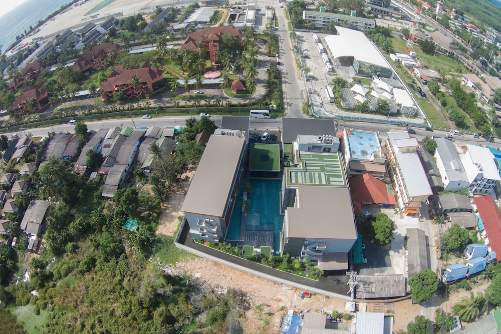 Hotel Maya Phuket Airport Hotel - Image 1