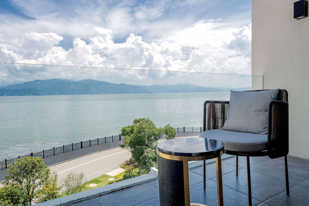 Dali Qingmai Seaview Resort