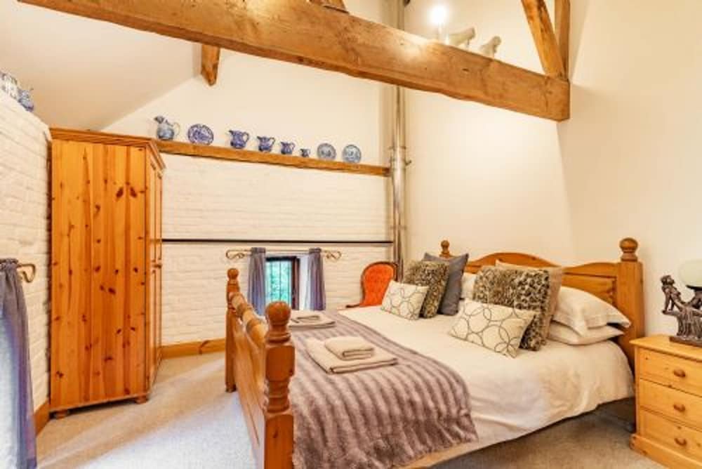 Host Stay Threshers Barn view 2