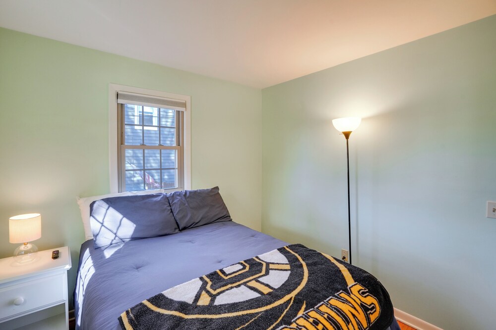 6 Mi to Skiing: Pet-friendly Home in Pittsfield!