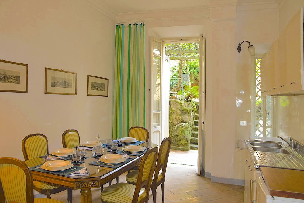 Rome With a Garden Delightful 1 Bedroom Apartment With Private Garden in Historic Trastevere