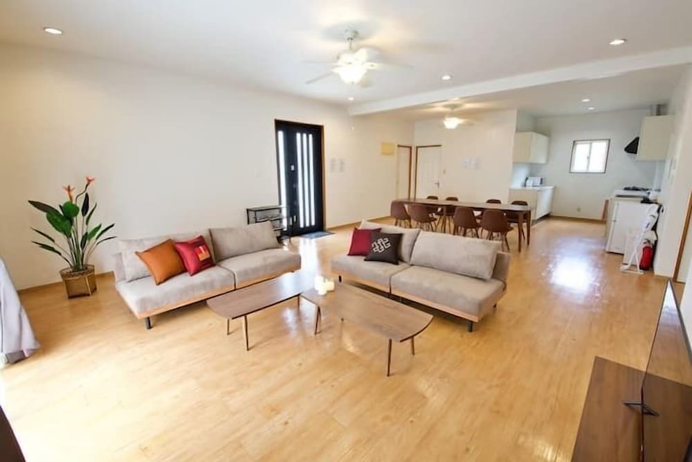 KIN SEASIDE HILLS TOWN