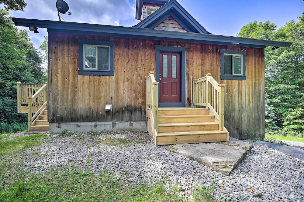 Airy & Bright Hideaway Near Smugglers' Notch! view 3