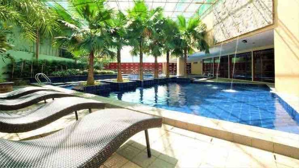 Cozy 1BR Condo in Mandaluyong City With City Skyline View