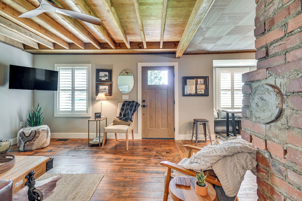 Cozy Cottage: Nature-filled Winston-salem Retreat!
