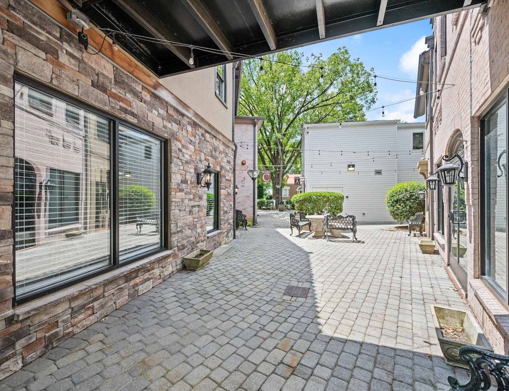 Carters Court Grand Escape