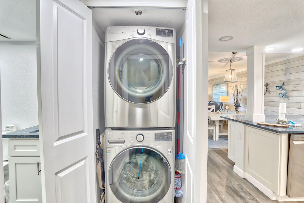 Land's End 11-302 Beach Front - Premier