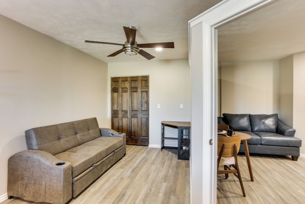 Oakland City Apartment: Close to Dtwn
