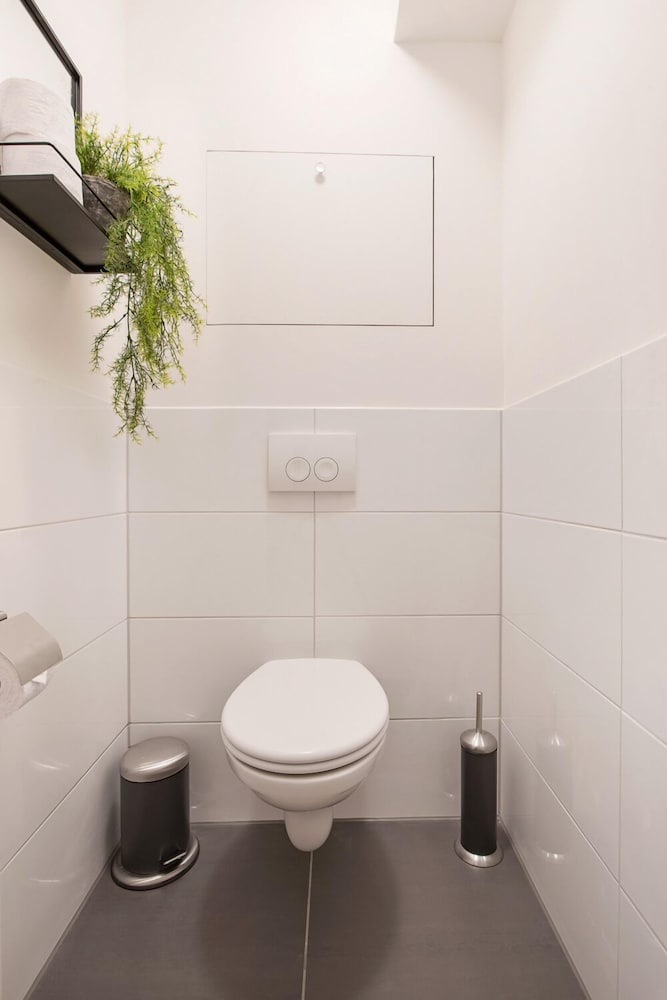 Canal Garden Apartment