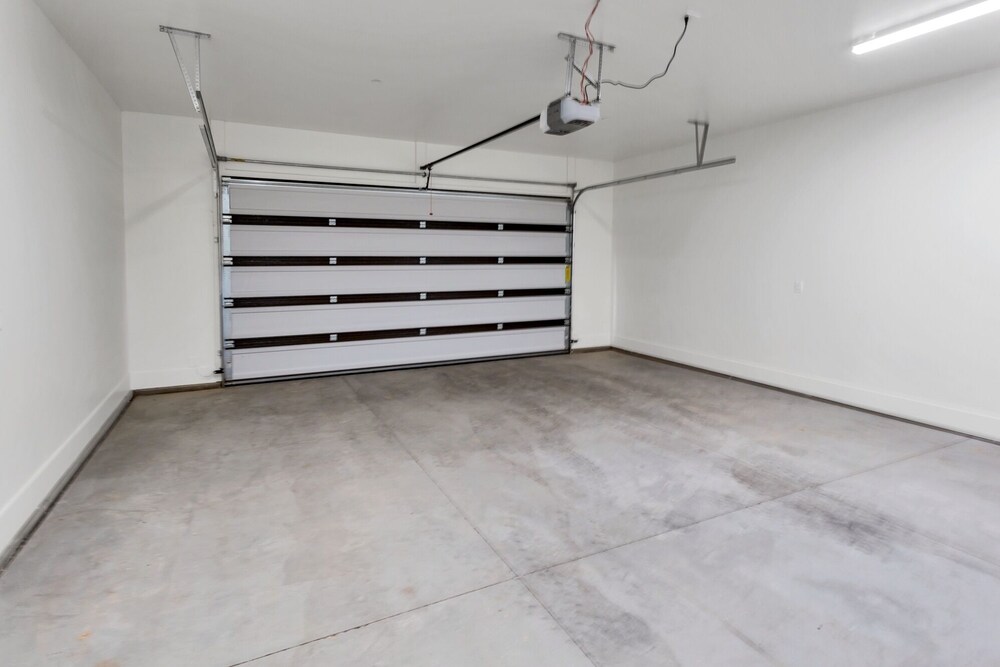 20 At Bloomington Country Club 3 Bedroom Condo by RedAwning view 5