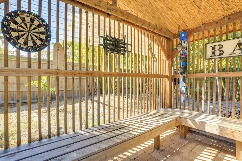 Sarasota Getaway w/ Private Pool & Backyard Oasis!