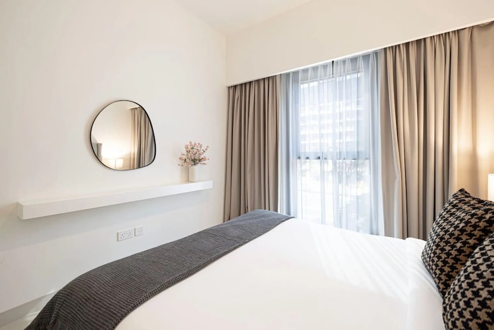Burj Crown Lux Apartment by Dubai Mall