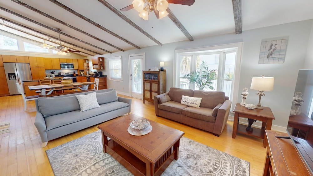 Peach on the Beach by Tybee Vacation Rentals