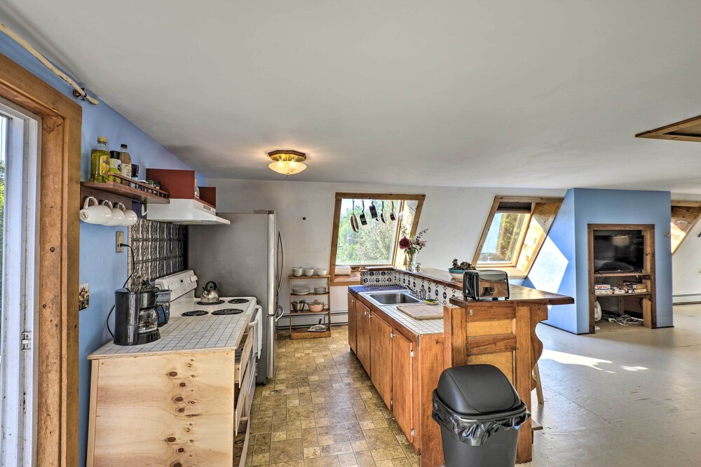 Charming Studio ~ 20 Mi to Acadia Nat'l Park!