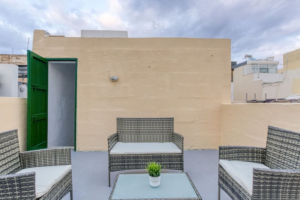 Lilly the Traditional Maltese Townhouse in Sliema