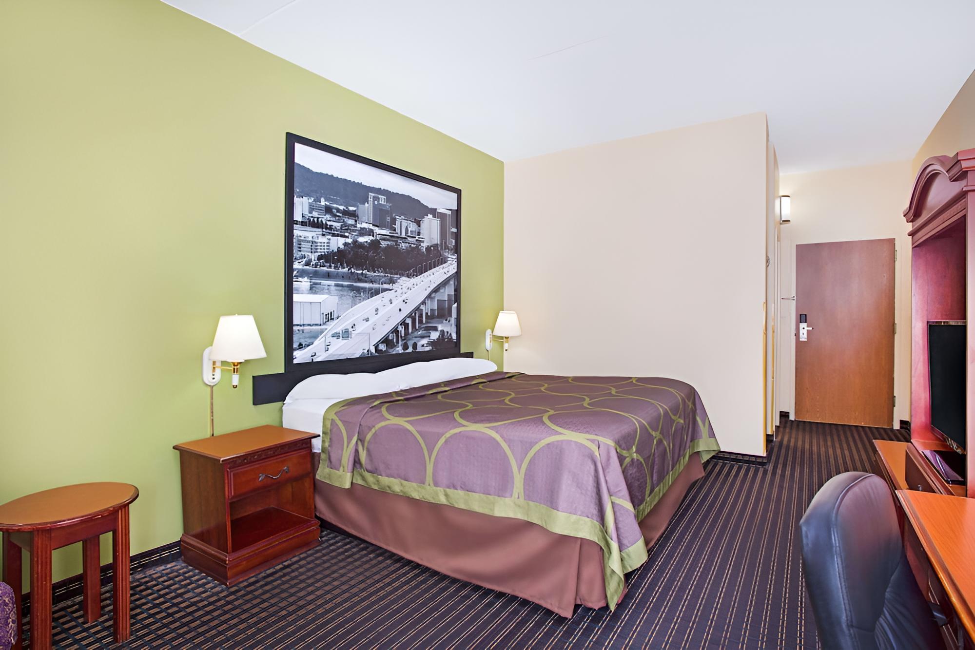Super 8 by Wyndham Chattanooga/Hamilton Place view 2