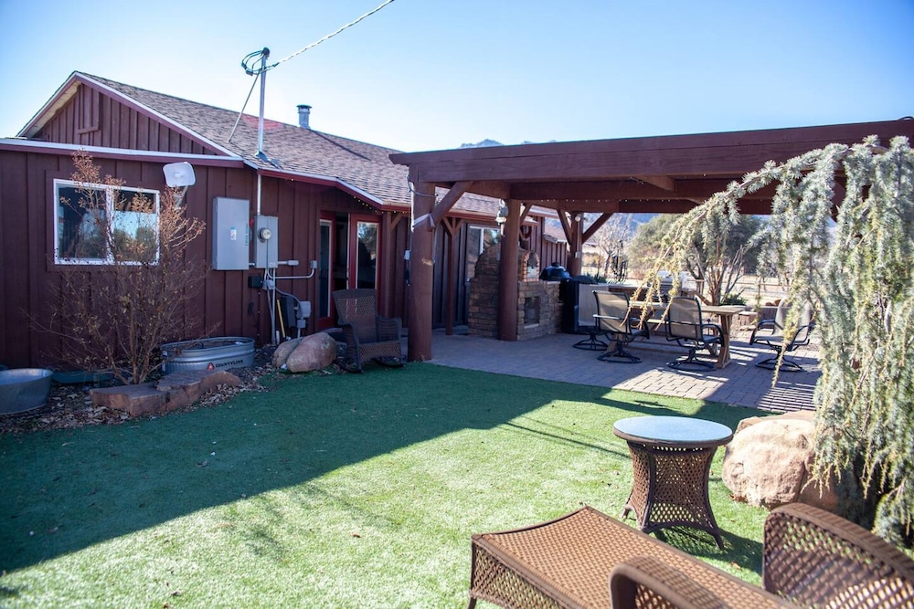 Zebra Rustic Retreat 3BR Home on Zebra Ranch