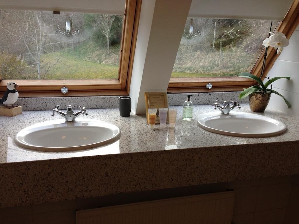 Highland Bear Lodge & Luxury Bear Huts