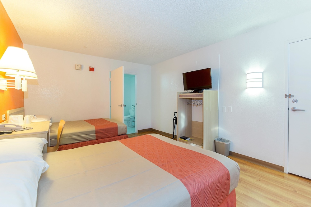 Motel 6 Hayward, CA – Silicon Valley Gateway