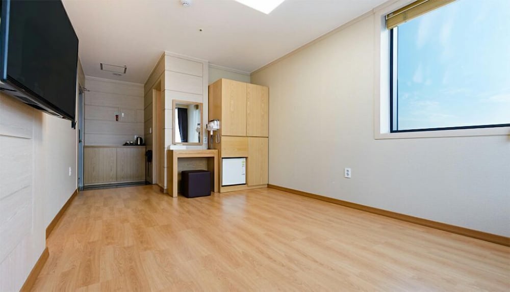 Paulownia Hostel & Guest House