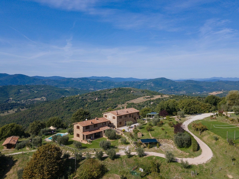 Villa in Umbria With Saltwater Pool