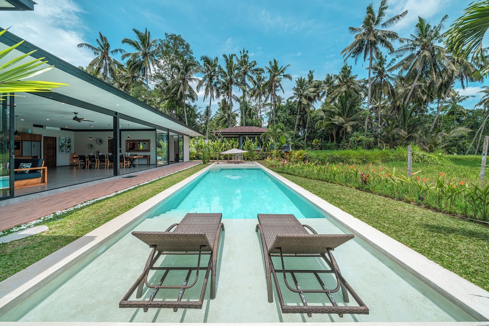 Xanadu - 5BR Ubud Designer Villa, Pool with Rice Fields Views