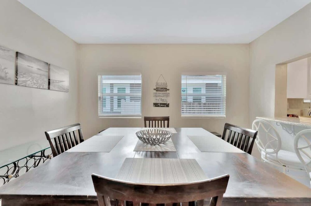 Updated Cozy Home Centrally Located pet Friendly