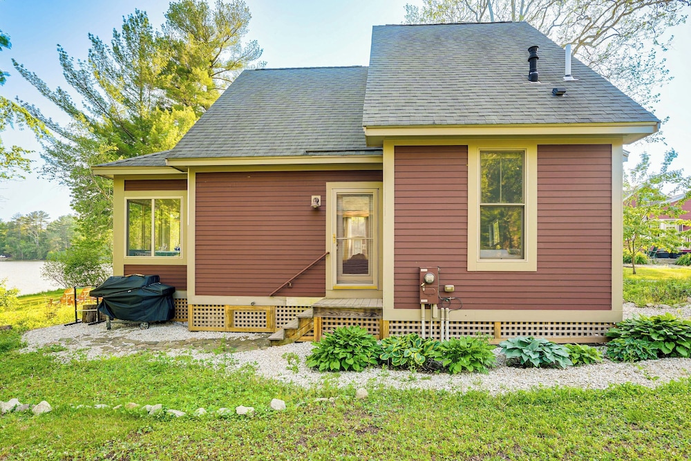 Waterfront Cottage in Summer Village w/ Grill