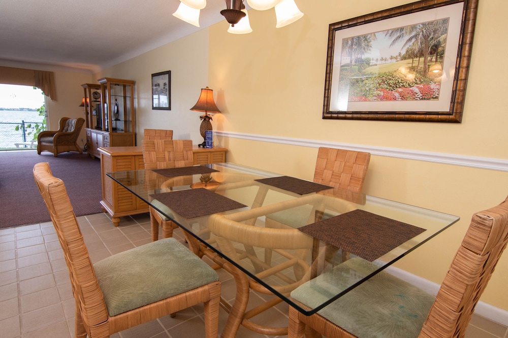 Palm Beach Waterfront Suites