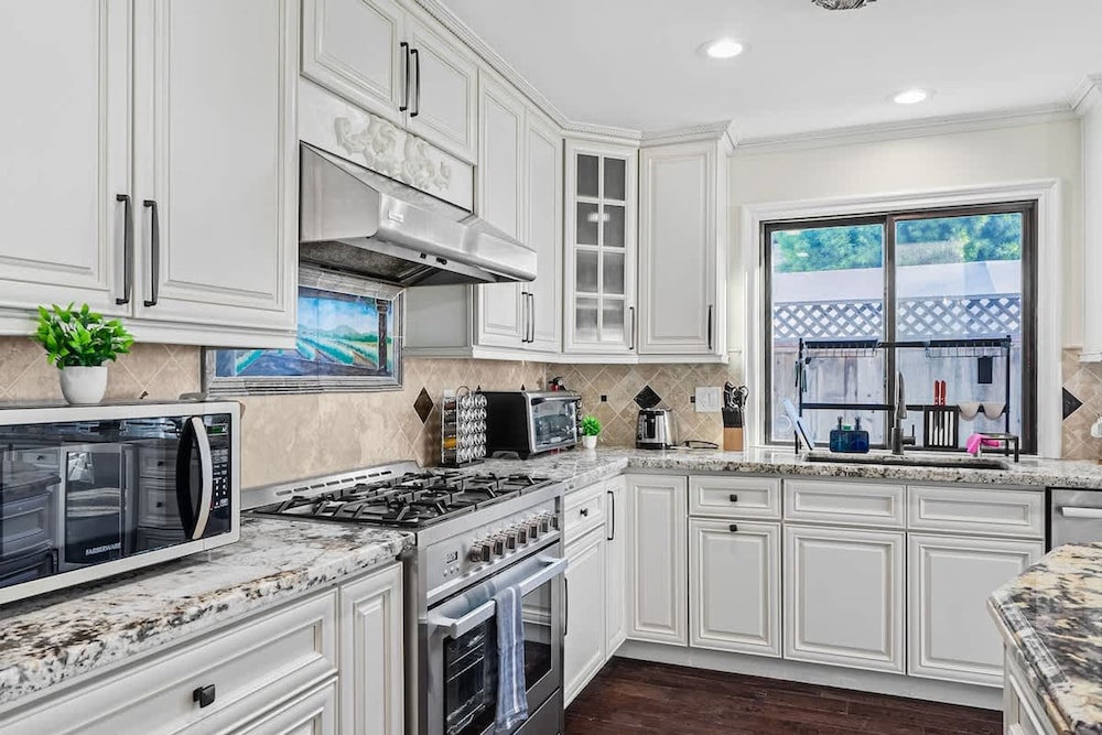 Stunning Roman Design 7bed5bath in Heart San Jose
