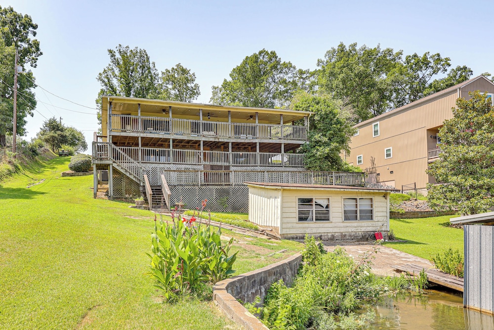 Lakeside Hot Springs Retreat w/ Pool Table! view 3