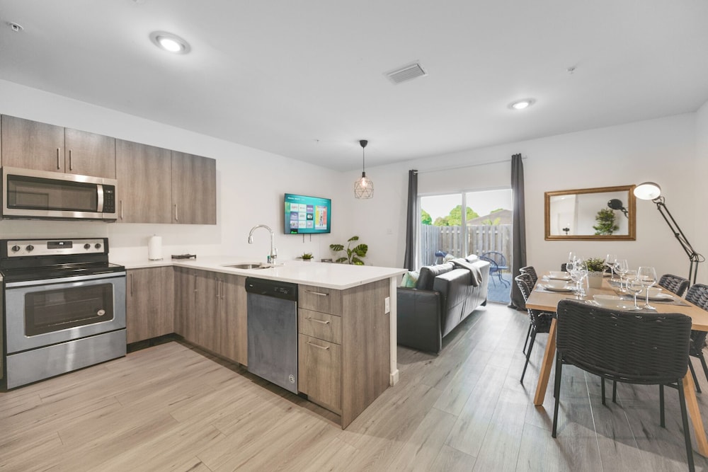 Stylish Townhouses by Design District