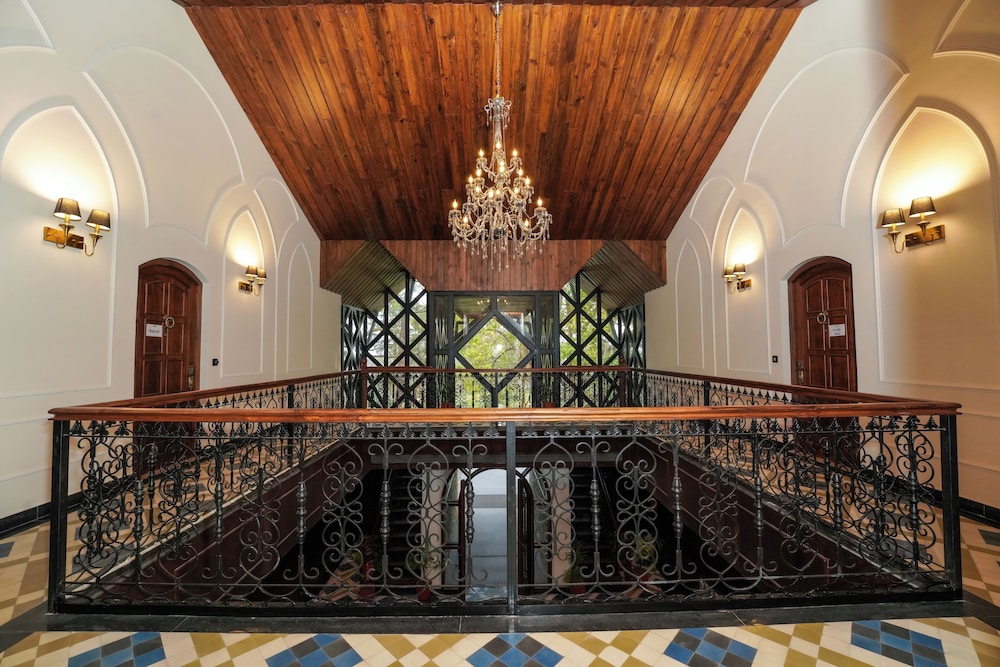Lobby & Reception