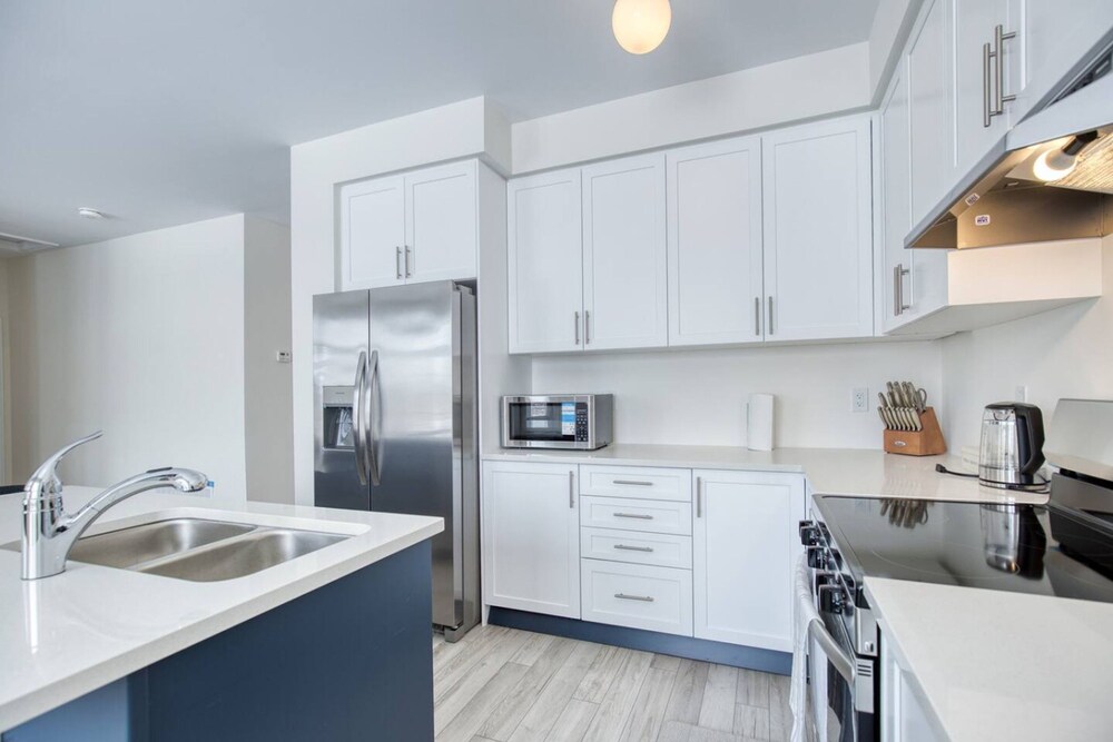 Spacious Brand New 4-bed Retreat in Quinte West