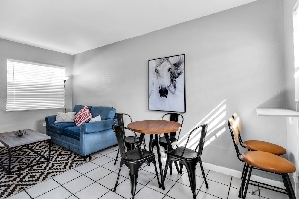 Triplex With 3 Bedrooms 6 Min Beach Free Parking