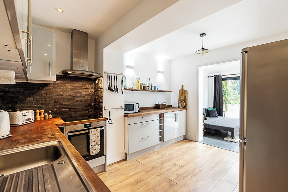 Cosy and Modern Battersea Home
