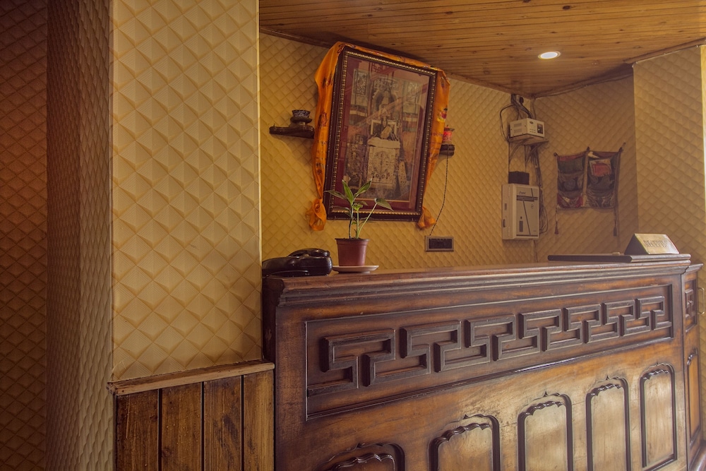 Lobby & Reception