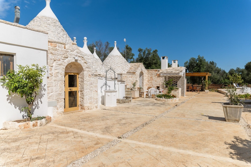 Trulli Isabella by Wonderful Italy