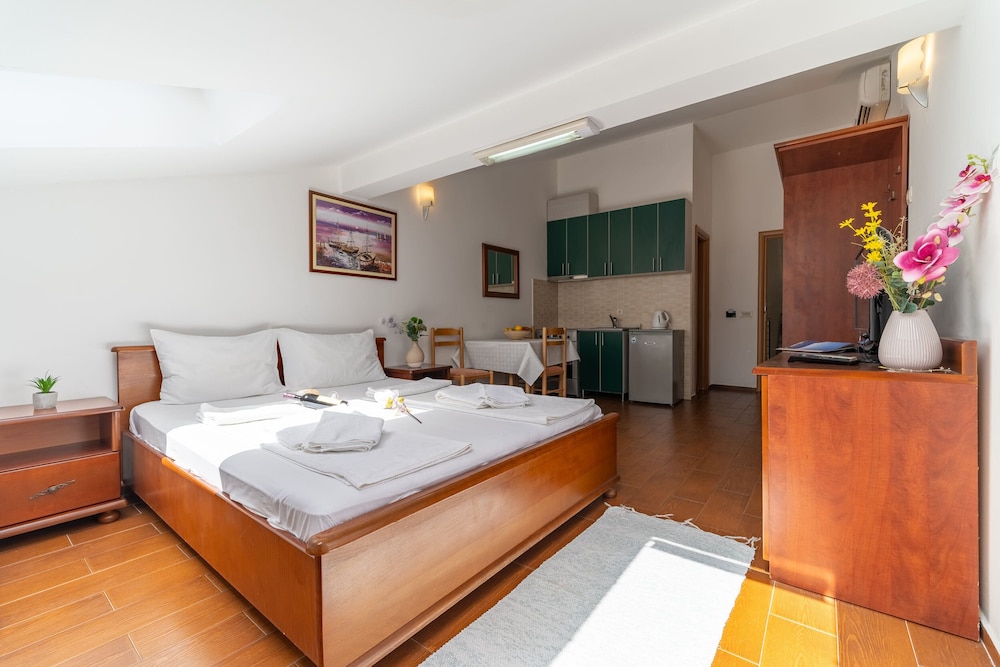 SMS Apartments