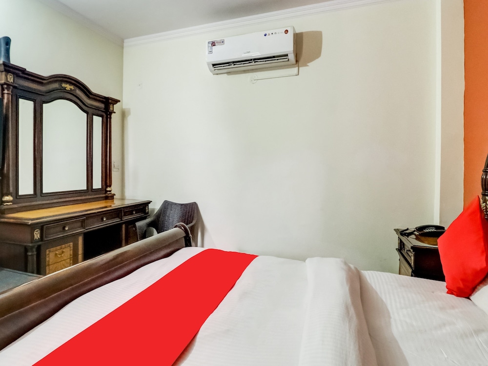 OYO 10877 Hotel R K Residency
