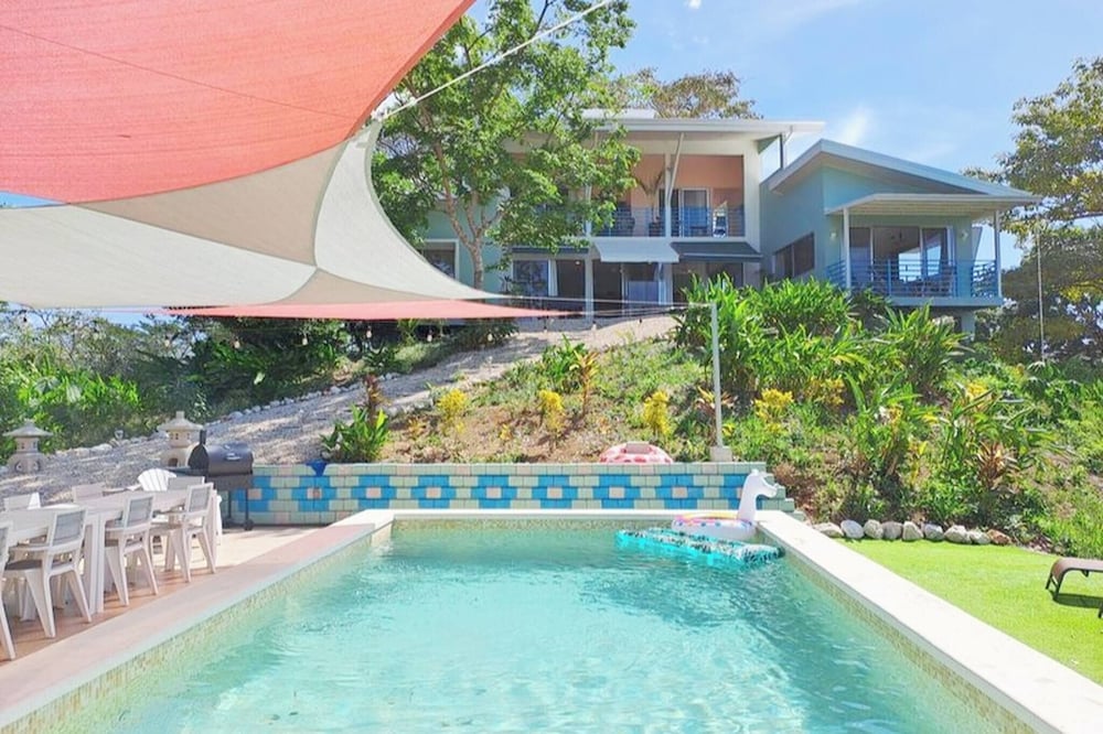 Private Saltwater Pool, Mountain Views, 3min Beach