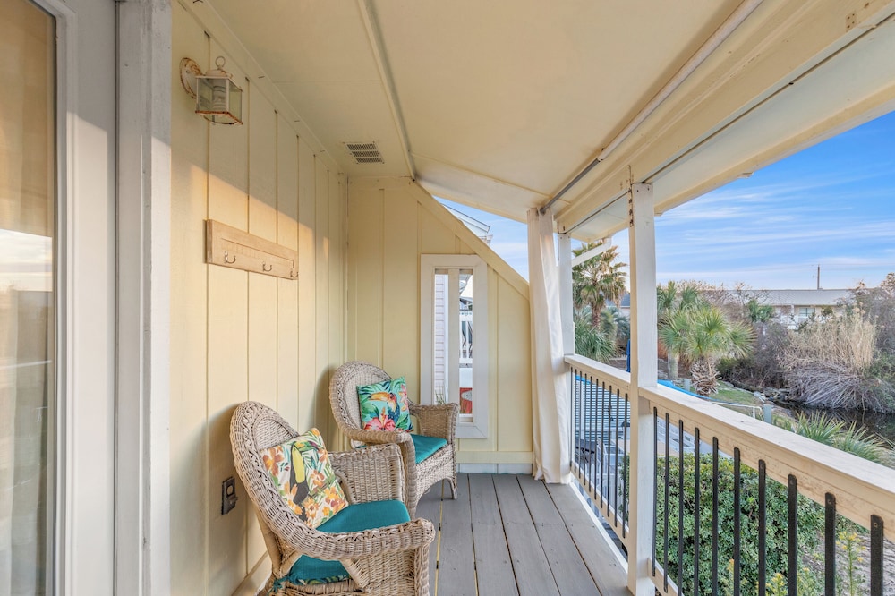 Searenity Awaits: 2-bd, 2-ba Coastal Escape! Perfect for 5! Pet Friendly!