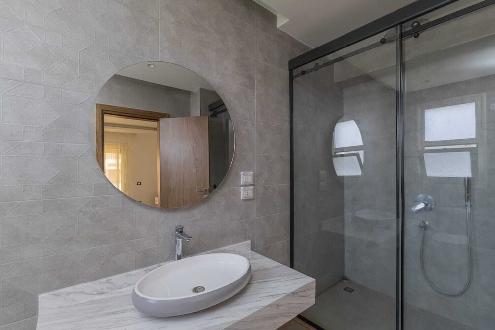 7BD Villa With Pool & Garden