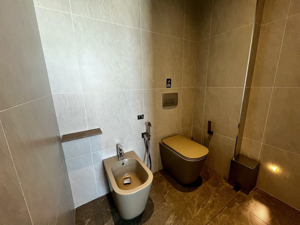 128 LIM - 2106 Stay Only Tower Suite