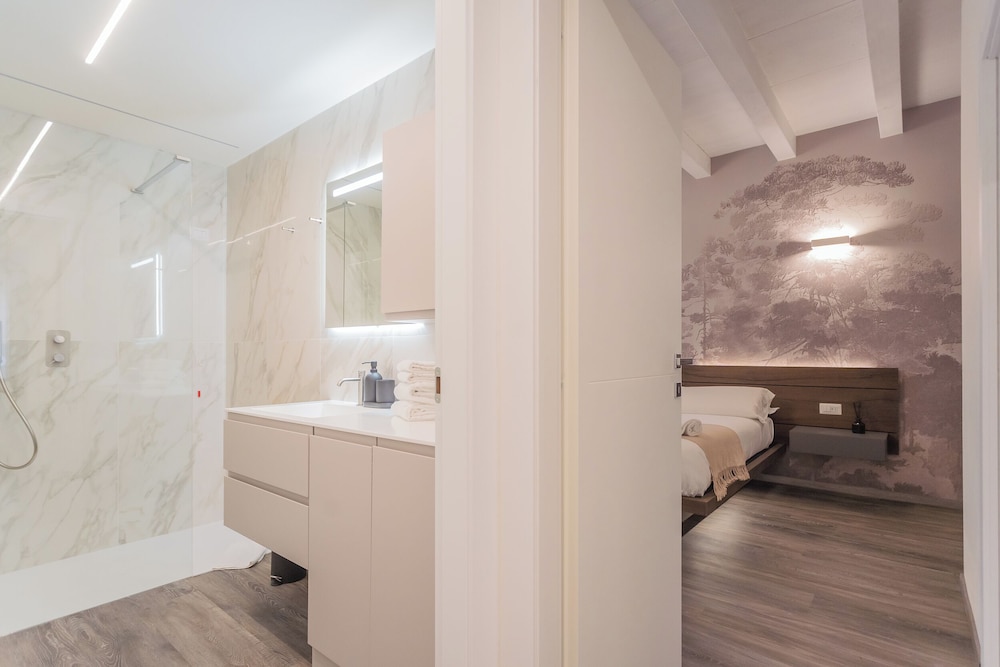 Modern & Stylish Apartment in Como City by Rent all Como