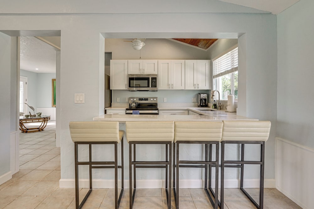 3 Mi to Beaches: Pet-friendly Retreat in Bradenton