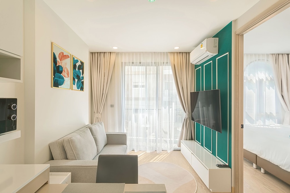 One bedroom Palmetto Condo Karon A512