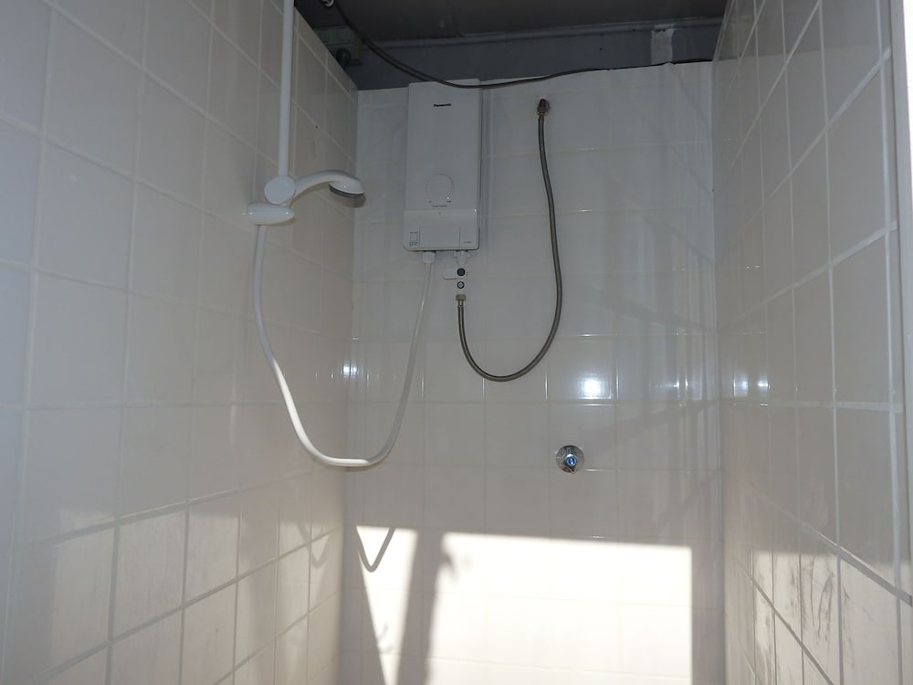 Bluewater Lodge - Hostel